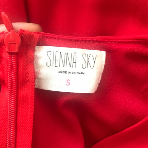 Red dress for any occasion! - Picture 4 of 6